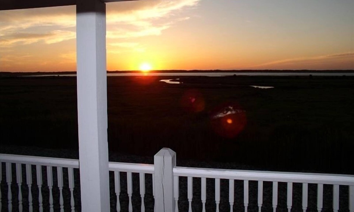 Diamond Beach Condo | Exclusive Townhouse-Brilliant Bayside Sunset Views and Bird watching.
