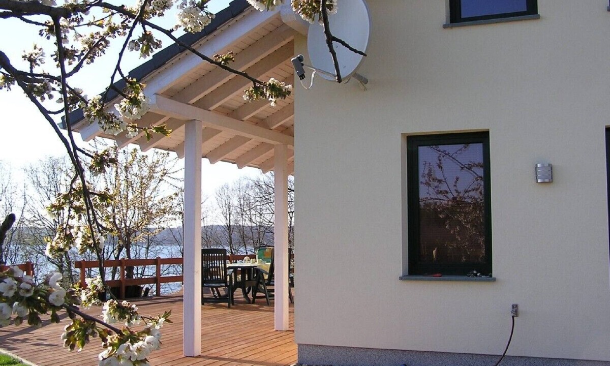 Klein Nemerow House | Exclusive vacation home in a peaceful location close to the forest and water