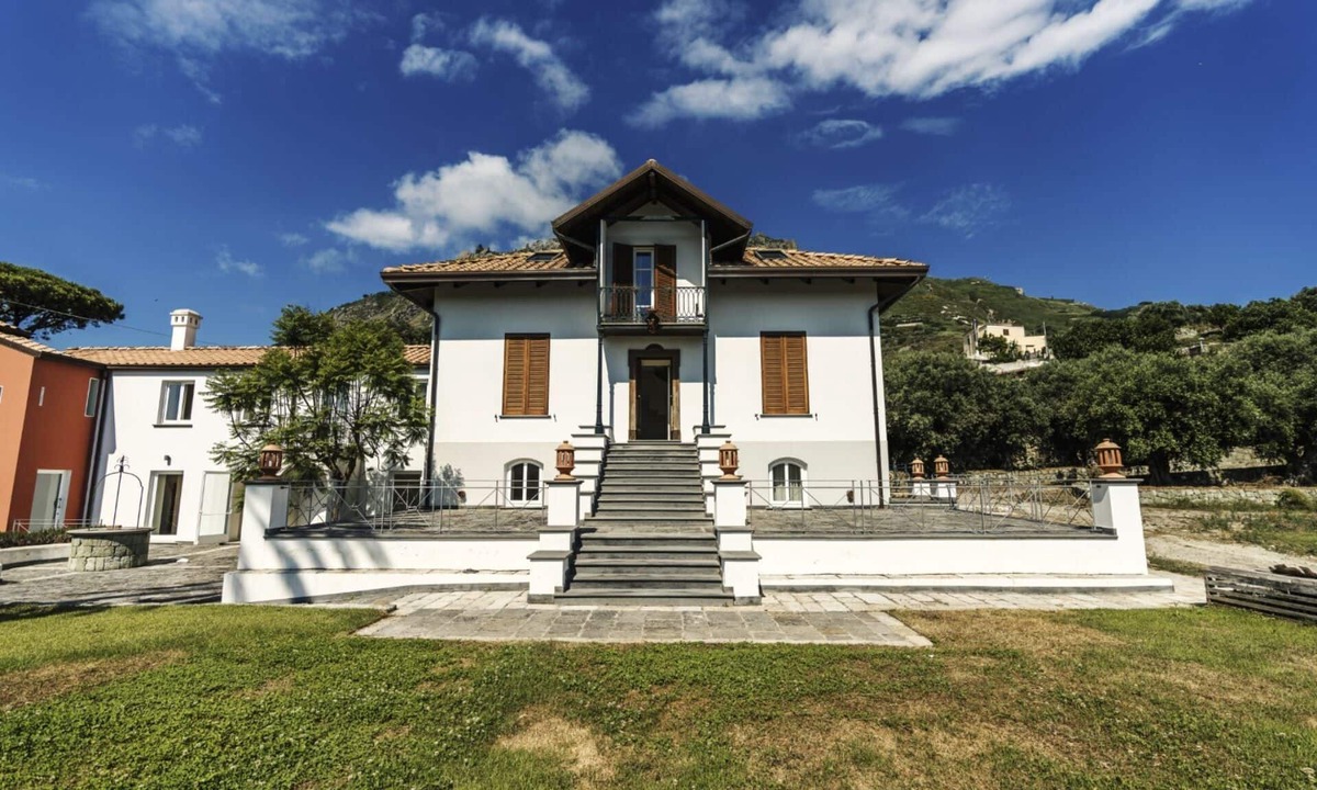 Panza Villa | Exclusive Villa in Ischia with private jacuzzi and SPA Wine and SPA
