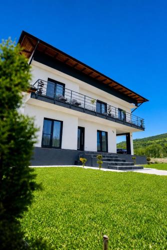 Salatrucel Villa | Exclusive Villa Jacuzzi & BBQ