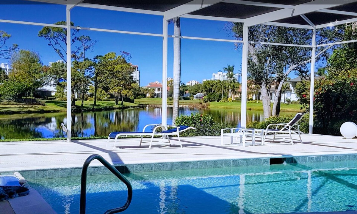 Park Shore House | Exclusive Villa - Lakeside, 4 Minutes to Private Beach, Free Wifi