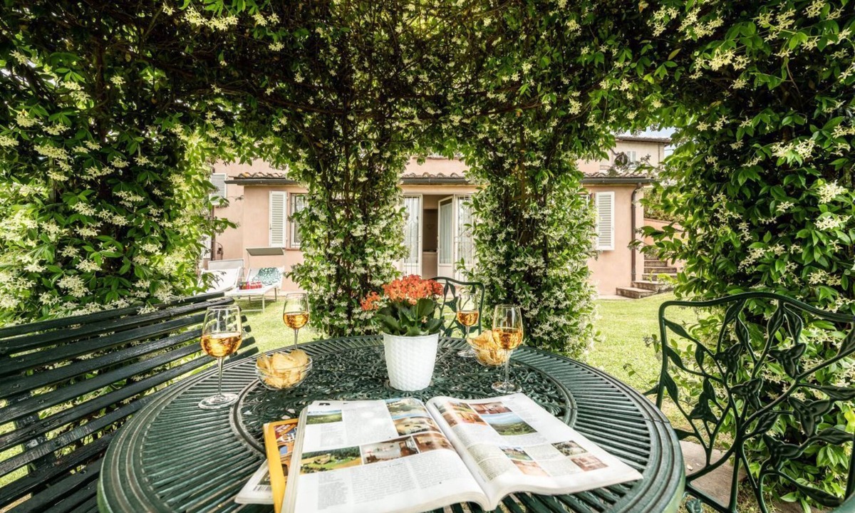 Siena Villa | Exclusive villa, private garden in Siena. The "Dependance" of Villa il Borghetto