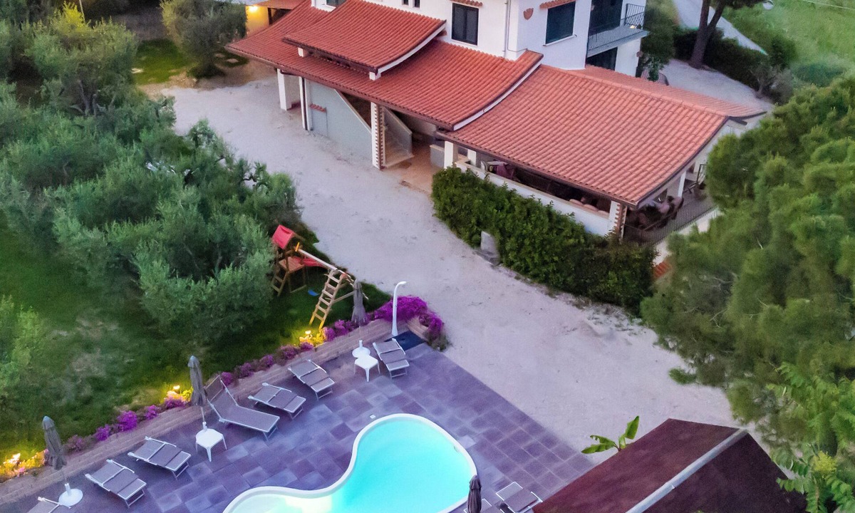 Colonnella Villa | Exclusive villa with pool 5min from sea (for groups of friends and families)