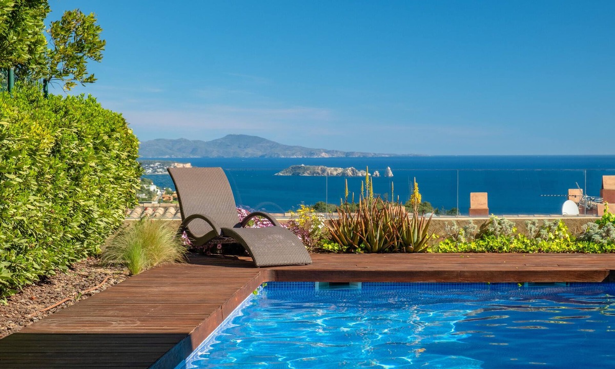 Begur House | Exclusive villa with wonderful panoramic views.