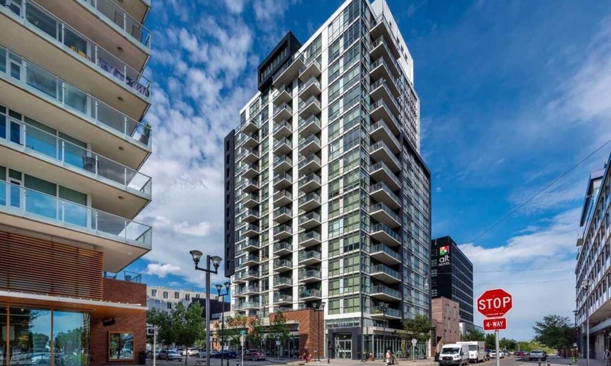 East Village Condo | Executive 1-Bed + Office Loft – Prime Riverfront, Gym, Near Stampede & City Life