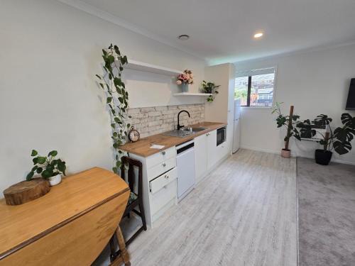 Bethlehem Apartment | Executive 1-Bedroom Apartment-Secure & Handy Bethlehem Location
