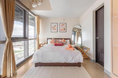 Bagumbayan House | Executive 1 Bedroom with Pool Sauna Gym and More