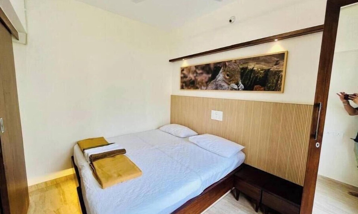 Kandivali East Apartment | Executive 1BHK Suite | Near Link Road