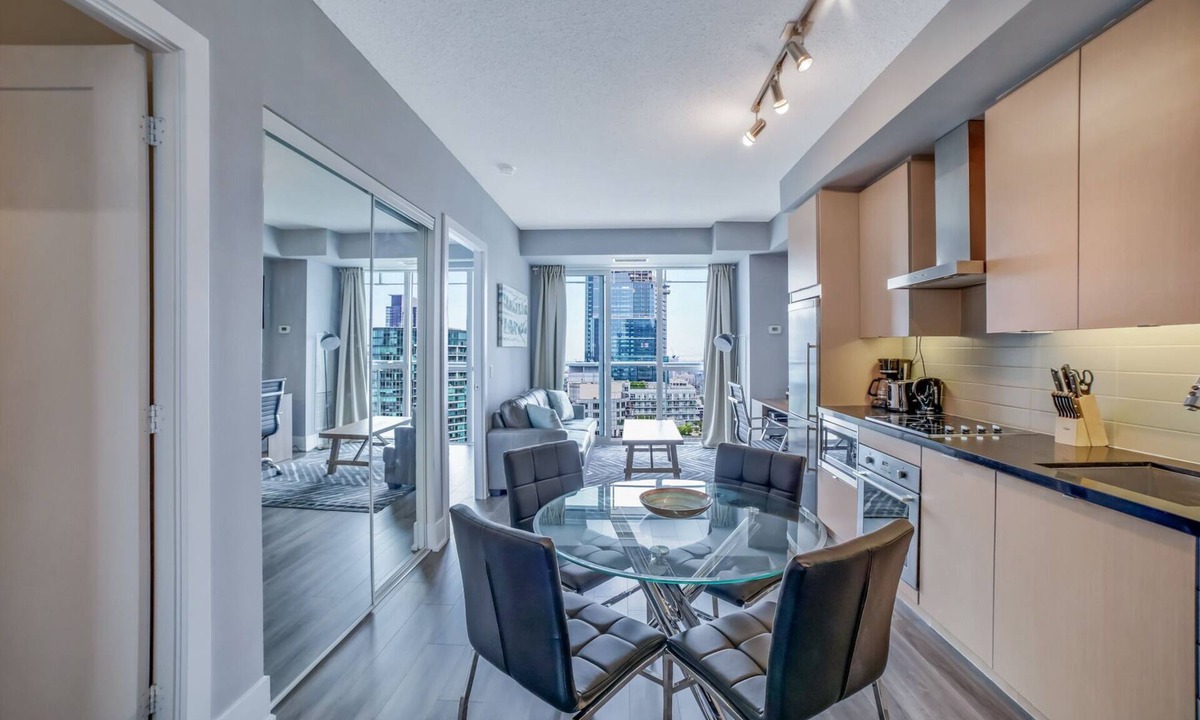 Wellington Place Condo | Executive 1BR at 300 Front St W | Balcony & Lake View