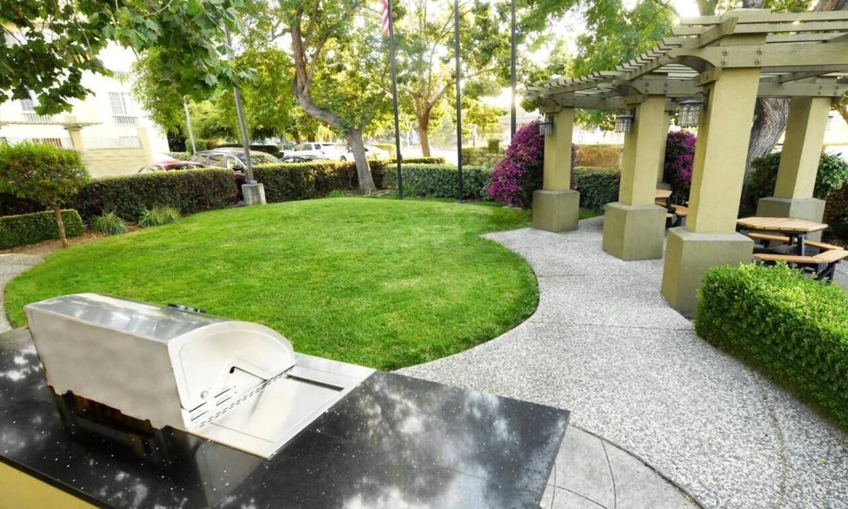 Snail Hotel | Executive 1BR Suite | Sunnyvale Center | Quiet Locale