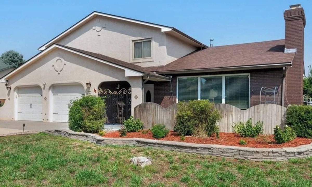 Pueblo House | Executive 3-bedroom 3 Bth Home in Pueblo with Jetted Tub and Hot Tub,
