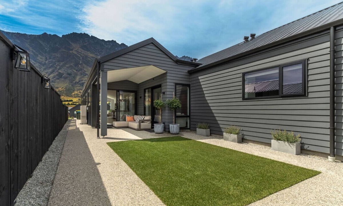 Kawarau Falls House | Executive 3BR 3Queen-Beds Free Unltd WiFi & Garage
