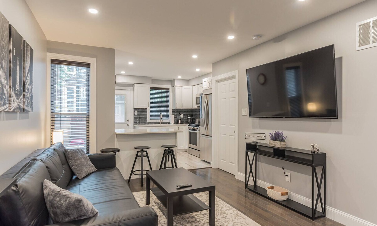 Belmont House | Executive 3BR University City within minutes to Drexel Penn CHOP