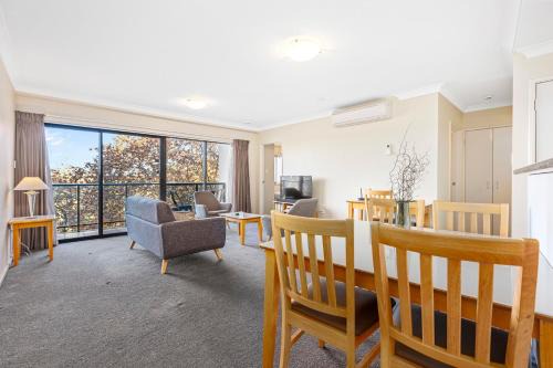 Perth Central Business District Apartment | Executive Apartment, Parking, Pool in Perth