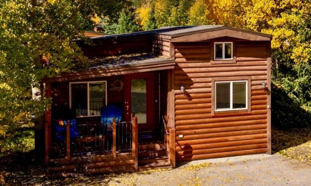Breckenridge Ski Chalet | Executive Chalet backs to the Swan River on Shuttle Route