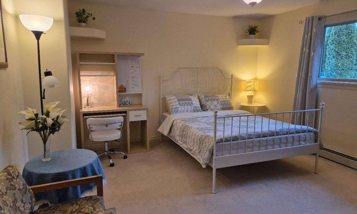 Maple Ridge Bed & Breakfast | Executive Family Haven · Exclusive, Entire Floor – Sleeps 8,