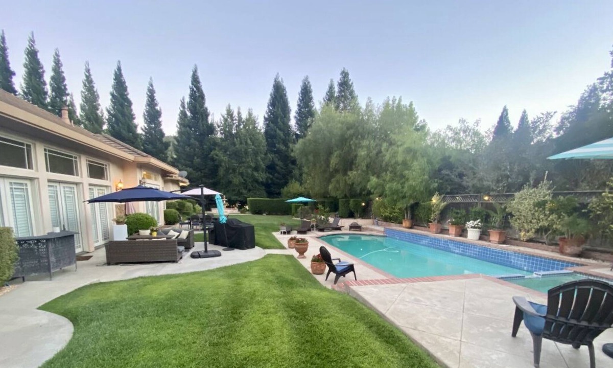 Gilroy House | Executive gorgeous gated retreat in wine country.