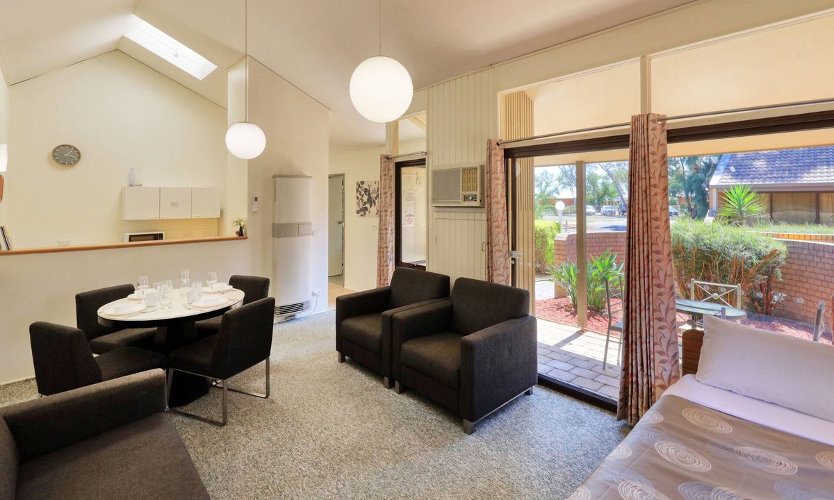 Benalla House | Executive Hideaway Motel