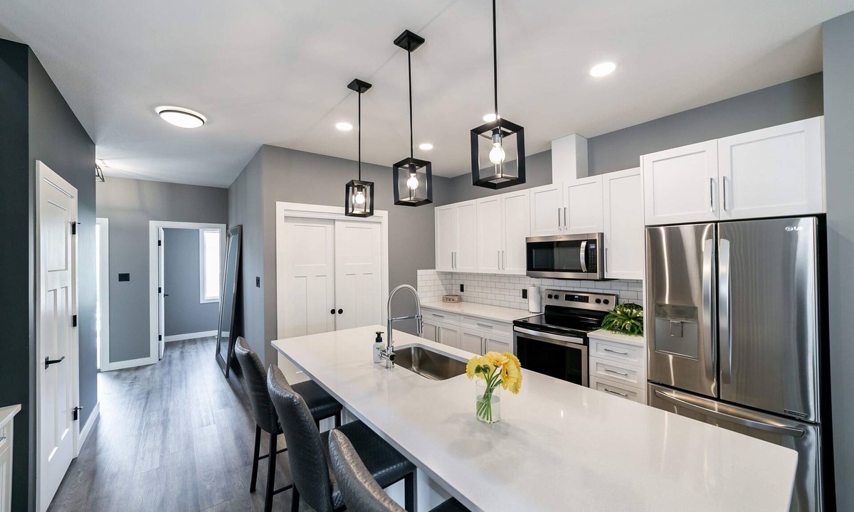 Jasper Place House | Executive Home close to WEM < down town