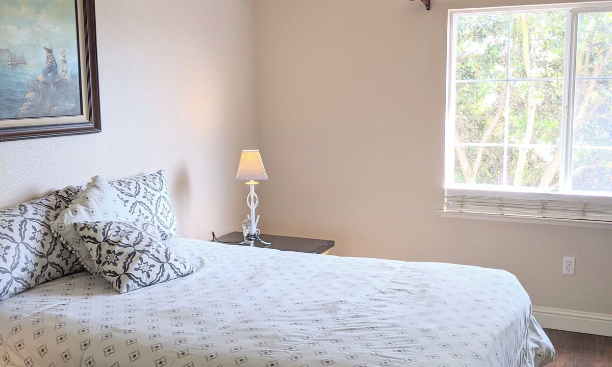 San Pablo House | Executive home close to Keller Beach and Point Pinol regional shoreline-