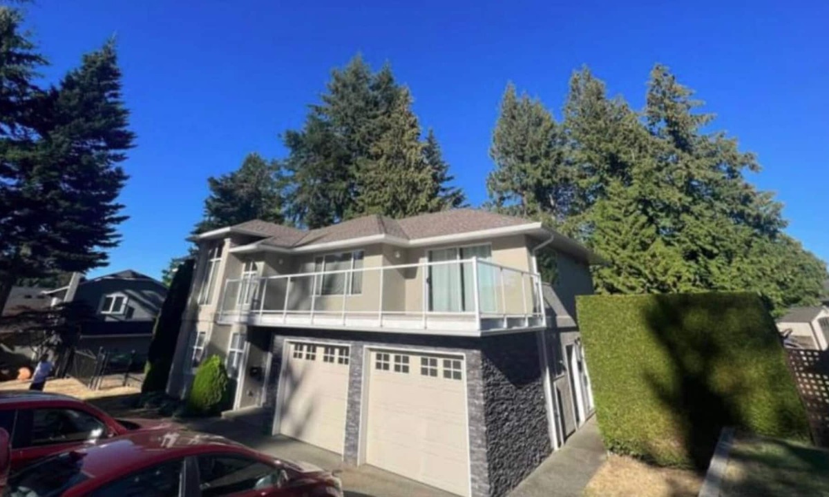 Cordova Bay House | Executive Home in Cordova Bay