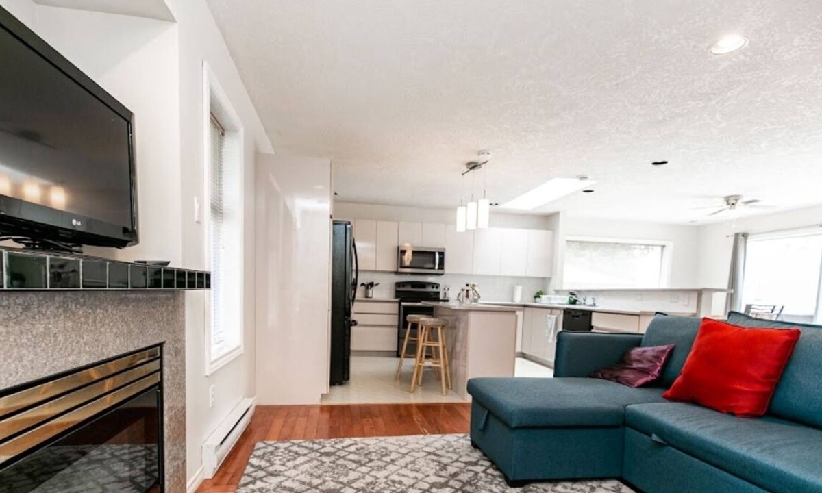 Cordova Bay House | Executive Home in Cordova Bay