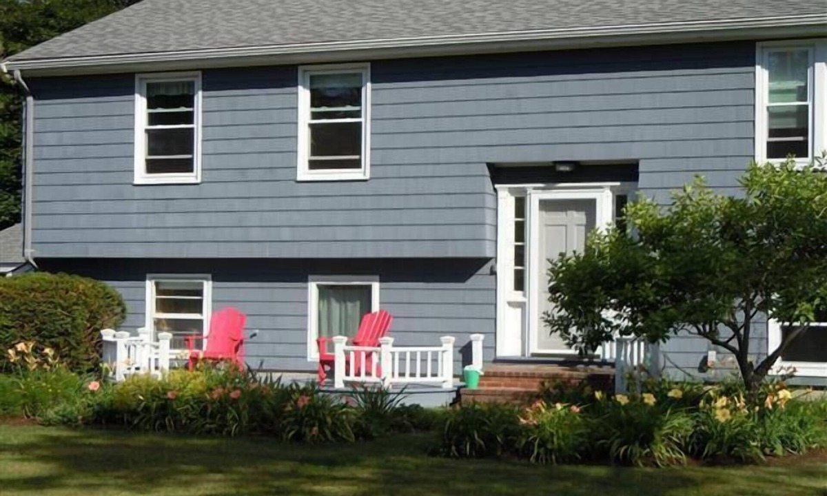 Scarborough House | Executive Home on Scarboro Beach, Vacation or Turn Work into A Vacation