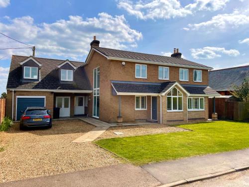 Ely House | Executive home with plenty of room
