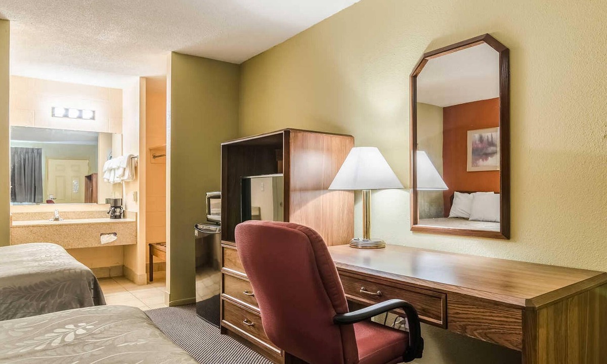 Dodge City Hotel | Executive Inn