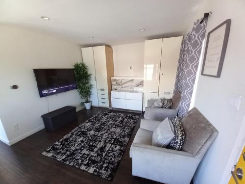 Oakland Apartment | Executive Inn