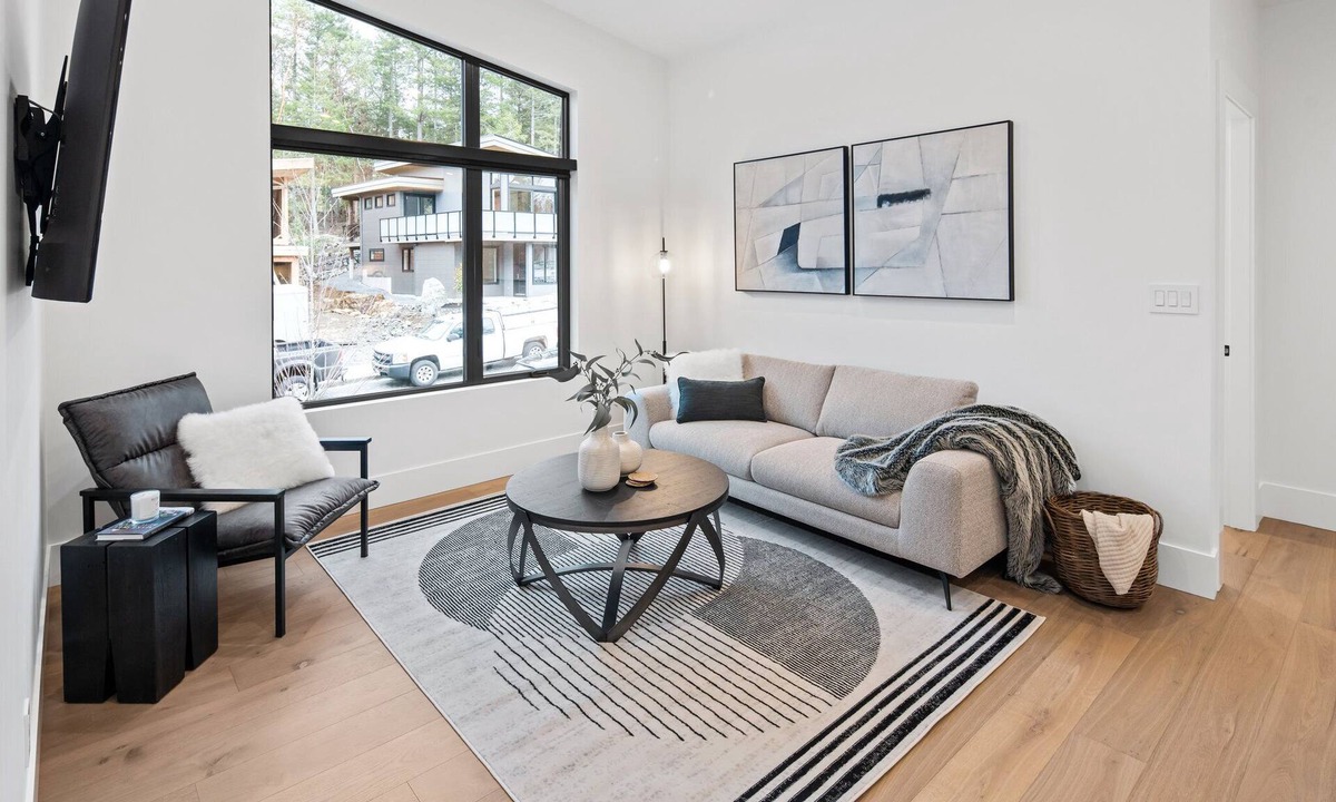 Colwood Apartment | Executive Olympic View Retreat