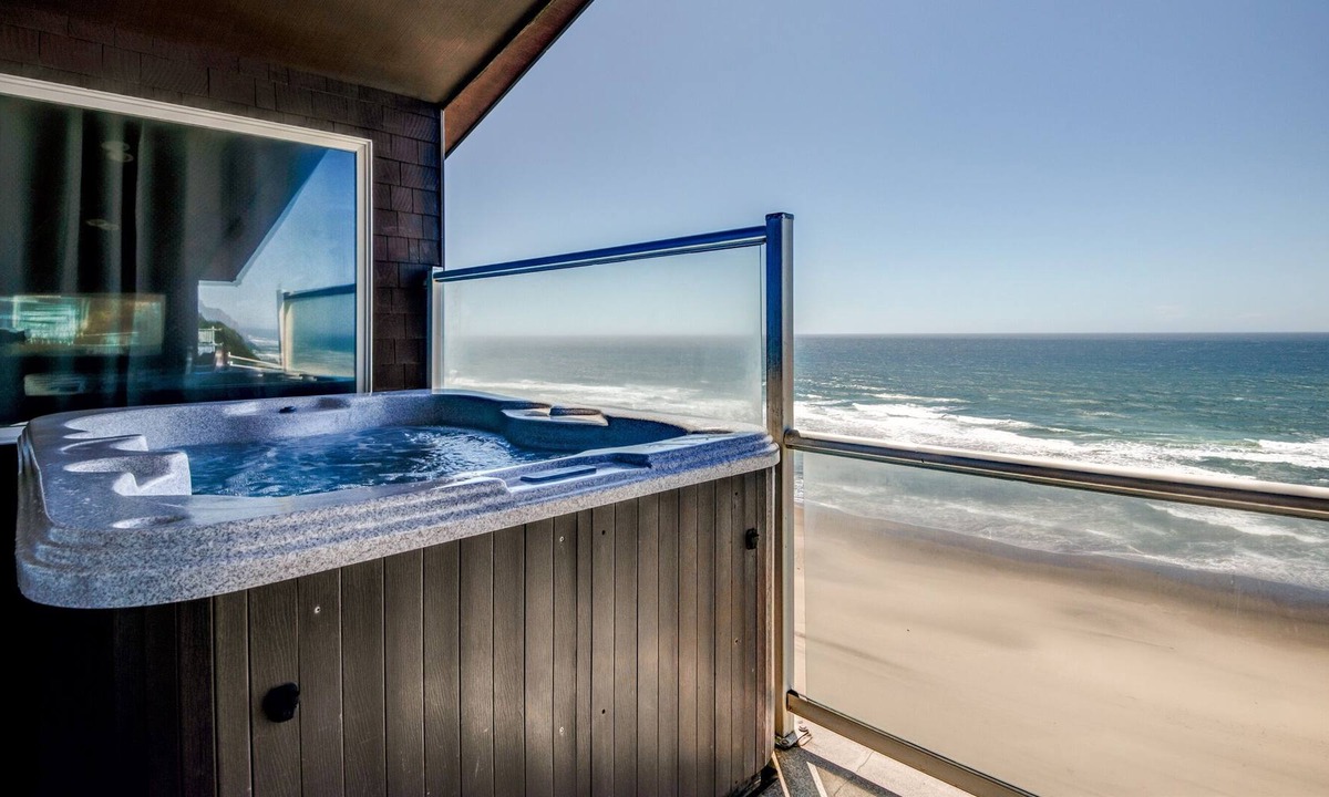 Nelscott Apartment | Executive Penthouse on the Pacific