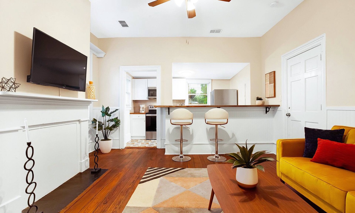 Savannah Victorian District Condo | Executive Rental by the Park | Heated Pool Access