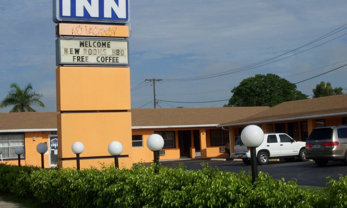 Clewiston Hotel | Executive Royal Inn Clewiston