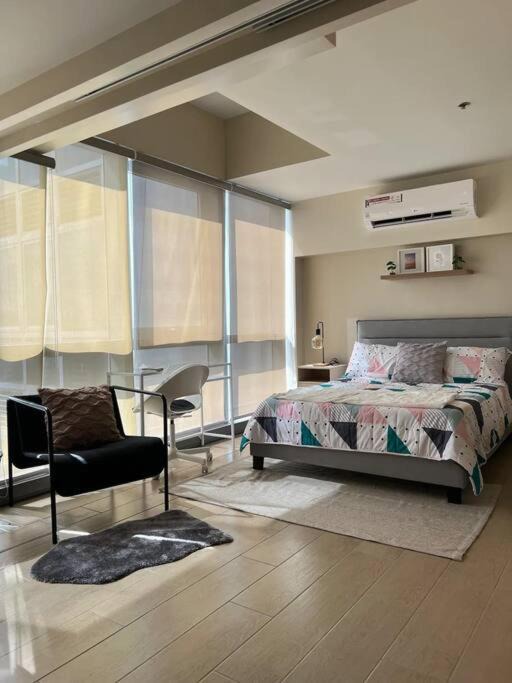 Bagumbayan Apartment | Executive Studio w Pool, Sauna, Gym & More!