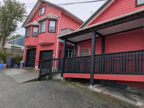 Alert Bay Apartment | Executive Suite 2 Bedroom Serviced Apartment