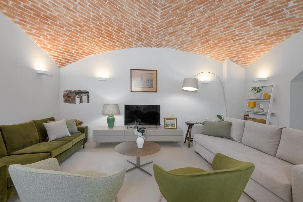 Neuschwabing Apartment | Exklusiv: Historisches Apartment mit Deckengewölbe