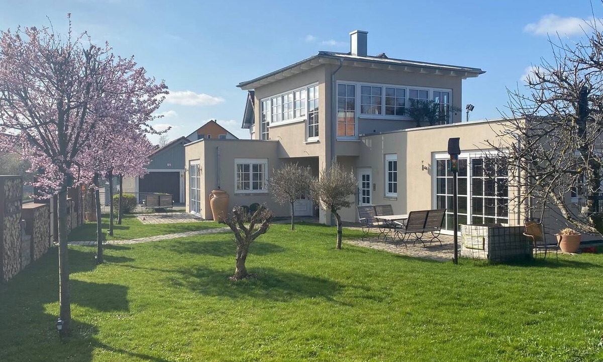 Schorndorf Apartment | Exklusive Ferienwohnung 70m2 +außenterrasse +garten + E Bike Vermietung +TV