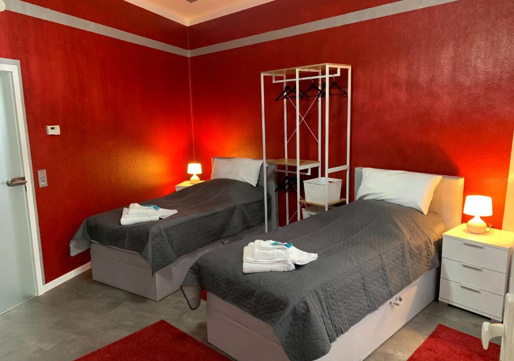 Perleberg Apartment | Exklusive Stadtwohnung am Elbradweg: Best-Preis-FEWO Rathausblick 1 für max. 3 Pers. inkl. WLAN, Prime Video & Self Check-In