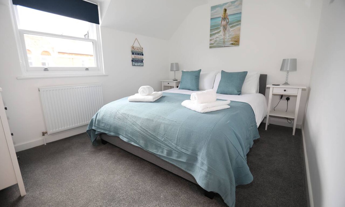 Exmouth Apartment | EXMOUTH, DEVON - Apt 2, Strand House: 2 Bed, Central Location, Sleeps 6,