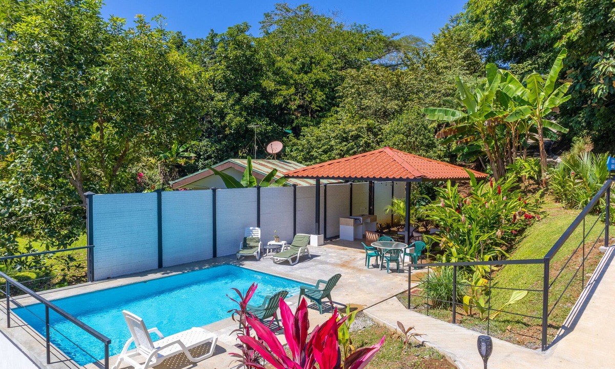 Esterillos Oeste Apartment | Exotic Iguana Apartmentos 1- 5 mins from the beach