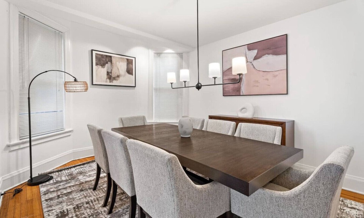 Oak Park Apartment | Expansive 4BD - Steps from downtown - Oak Park