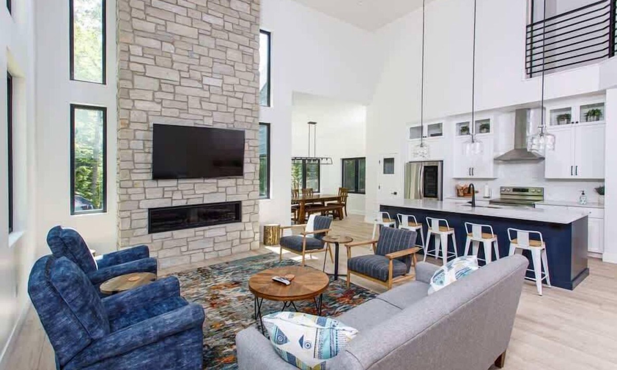 Egg Harbor House | Expansive Modern Loft House Sleeps 12