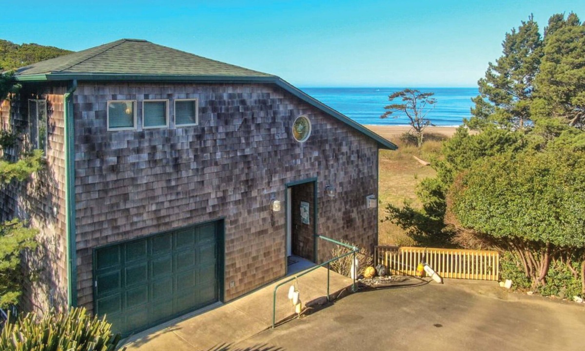 Gleneden Beach House | Expansive Ocean Views, Easy Beach Access, Privacy, BBQ, Hot Tub, Oceanfront!