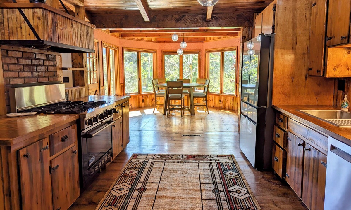 Glenwood Springs Cabin | Expect! WOW! Jacuzzi, Game Room, Fire Pit, Waterbed, Massage Chair, Remodel 2024