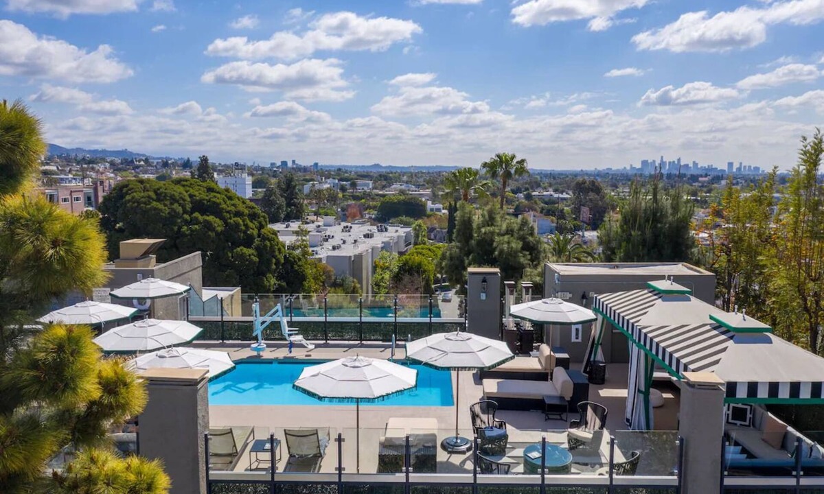 Norma Triangle Hotel | Experience a Luxurious Stay with 3 Modern Units! Rooftop Pool, Pet-friendly!