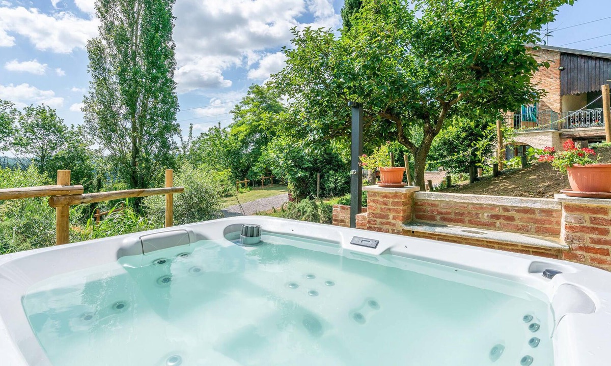 Belveglio House | Experience a vacation in Piedmont in this vacation home with panoramic view in Belveglio.