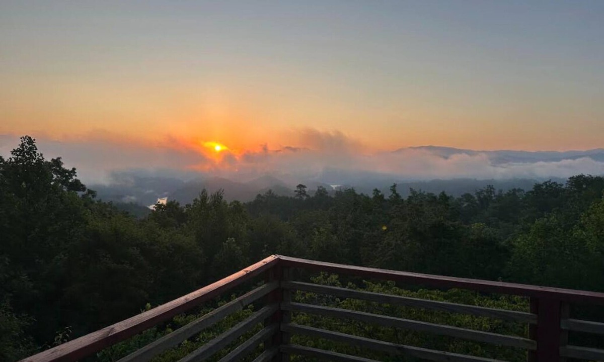 Almond Cabin | Experience breathtaking mountain views at Tsali Sunrise, sleeps up to 8