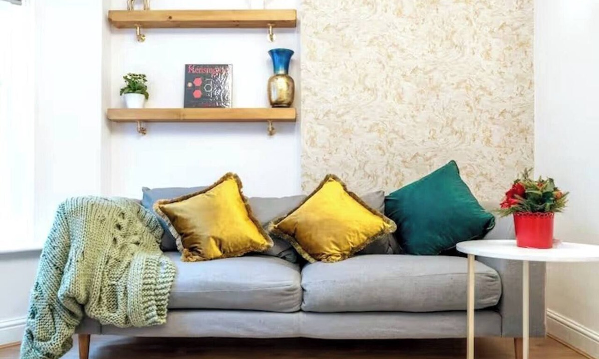 West Kensington Apartment | Experience Central London from this stylish, 1-bedroom apartment in Kensington & Chelsea, featuring a private patio, super king bed, modern kitchen, fast WiFi, and a cozy lounge — ideal for couples, digital nomads, or short city stays.