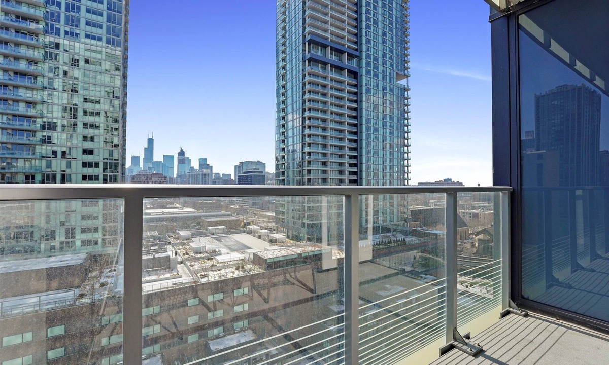 Near North Side Hotel | Experience Chic Chicago Living in Old Town – Spacious Suites & Luxe Amenities